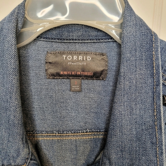 Torrid Studded Blue Denim Trucker Jacket Sz 3X - Picture 7 of 13